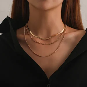 Collar de 3 capas dorado